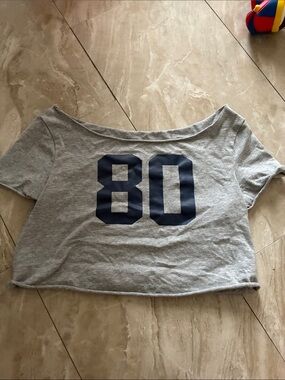 Grey Crop Tee with Navy '80' Graphic